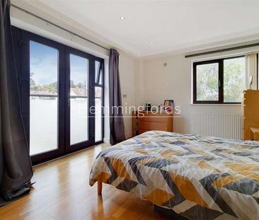 Maple Leaf Court, Broomfield Lane, Palmers Green, N13 - Photo 4