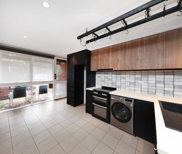 Light-Filled Style with Everyday Ease - Photo 2