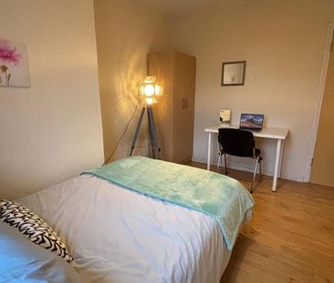 3 bedroom flat share to rent - Photo 3