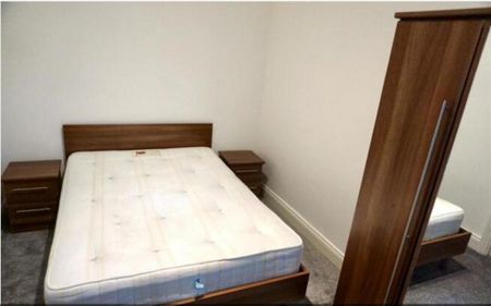 3 bedroom apartment to rent - Photo 4