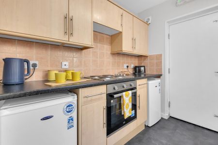 90 CHAPEL LANE Leeds - LS6 3BW - Photo 2