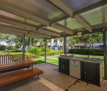 Great light filled furnished apartment in Brighton Dune. - Photo 1