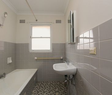 Spacious & Original Two Bedroom Unit in Wiley Park!! - Photo 4