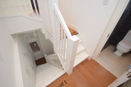 3 bed Terraced in Woolwich Road , Greenwich, SE10 0JU - Photo 3