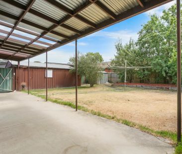 Well-Presented Family Home in a Quiet Lalor Street - Photo 6