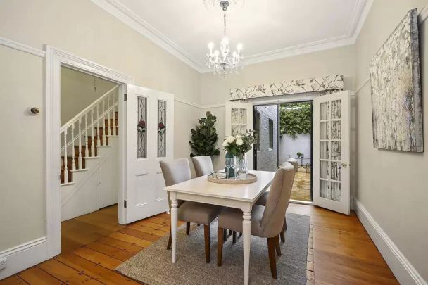 Charming Terrace in Prime Newtown - Photo 1