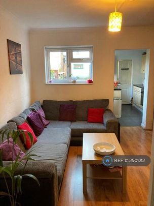 1 bedroom in a house share to rent - Photo 1