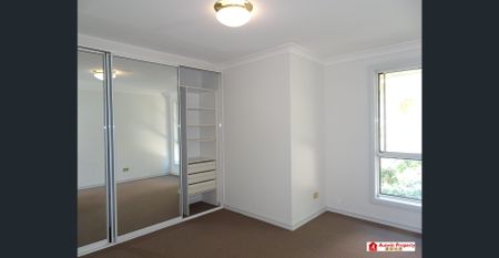 Renovated & Spacious Two-Level Townhouse Plus Study in Prime Location - Photo 4