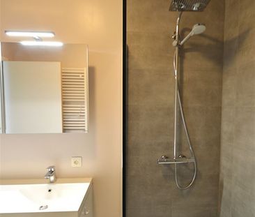 Recent appartement in centrum Poperinge met autostaanplaats. - Photo 6