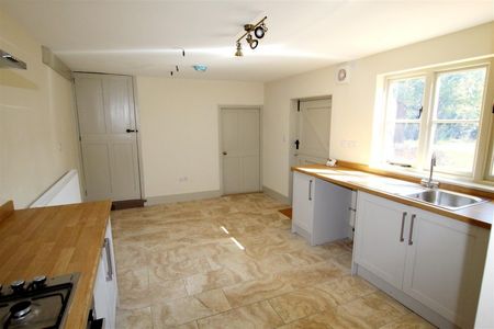 2 Bedroom Cottage to Rent in Stable Hill, Brigstock, Kettering, NN14 - Photo 5