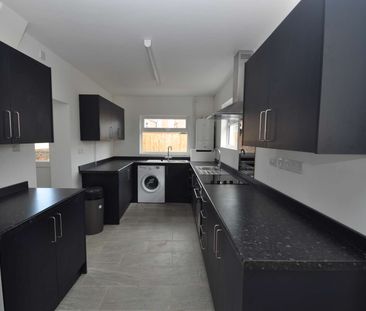 Professional Houseshare GL1 Room 4 - Photo 5