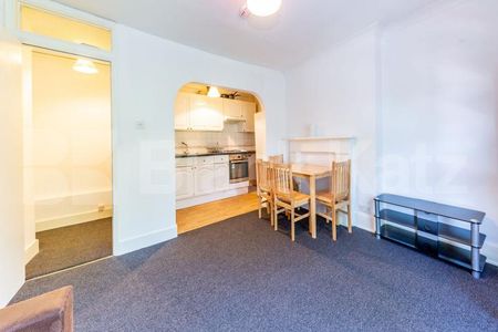 two spacious double bedrooms with a large open plan lounge close to station - Photo 3