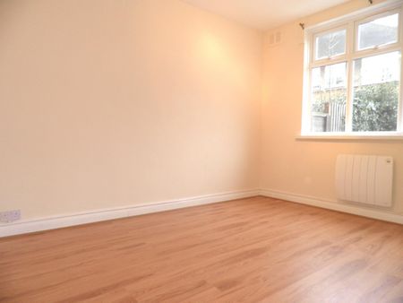 Oakleigh Road North, London, Whetstone - Photo 2