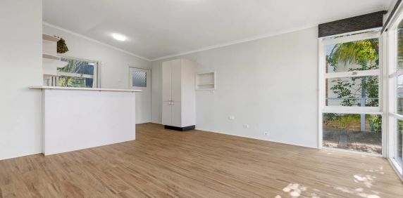 Elevated Living with Stunning Brisbane Water Views - Photo 2
