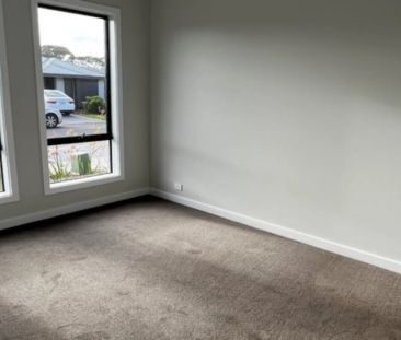 Near New 3 Bedroom Home! - Photo 2