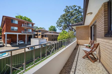 Renovated 2 bedroom unit - Photo 3