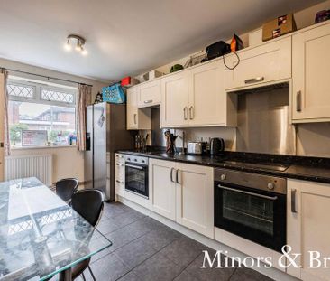 1 bedroom in a house share to rent - Photo 3