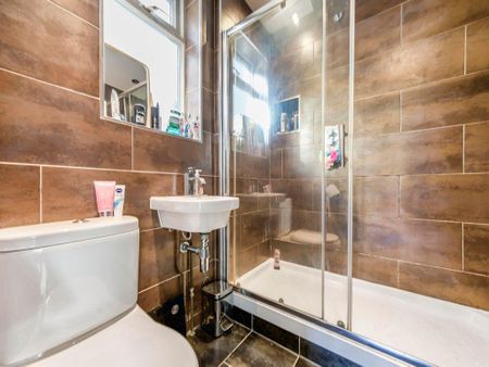 1 bedroom in a house share to rent - Photo 4