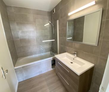 Location Appartement 3 pièces 77m² - Photo 2