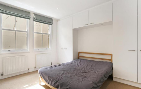 3 bedroom mews to rent - Photo 2