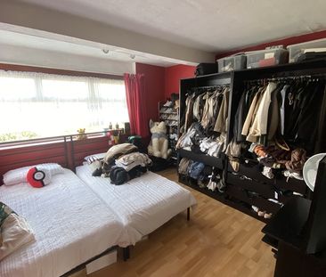 3 Bed Semi-Detached House, Steeplestone Close, N18 - Photo 4