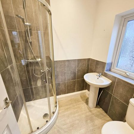 1 bedroom in a house share to rent - Photo 4