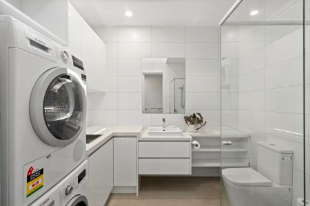 Private Residence, Immaculate Location! - Photo 3