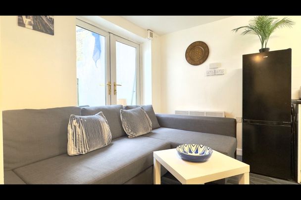 2 Bed Flat, Great Western Road, W9 - Photo 1