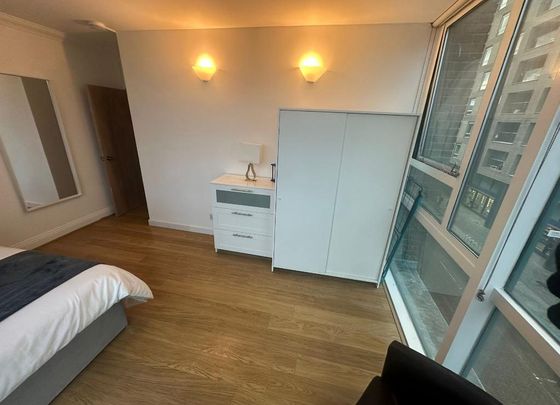 4 bedroom flat share to rent - Photo 1