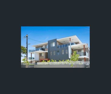 MODERN 2 BEDROOM APARTMENT WITH COURTYARD & LUG - Photo 1