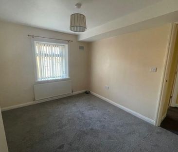 2 bedroom end of terrace house to rent - Photo 2