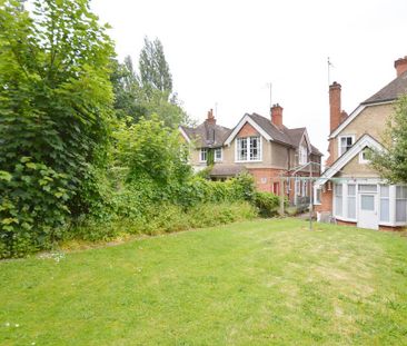 1 bedroom in a house share to rent - Photo 2