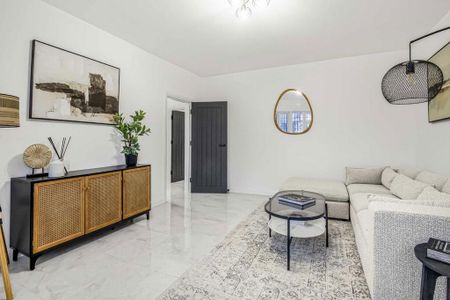 4 bedroom semi-detached house to rent - Photo 2