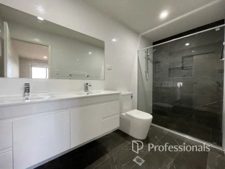 “Great Family Home” - Photo 2