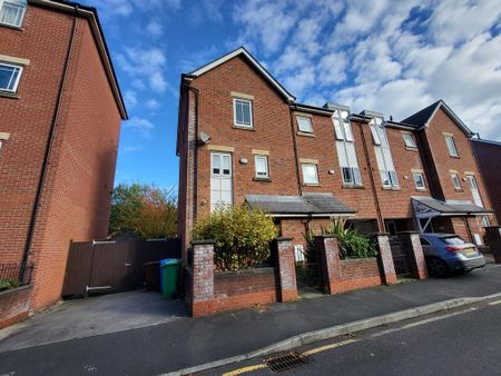 4 bedroom end of terrace house to rent - Photo 3