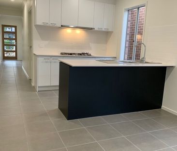 BEAUTIFUL 4 BEDROOM HOME AVAILABLE FOR RENT!! - Photo 6