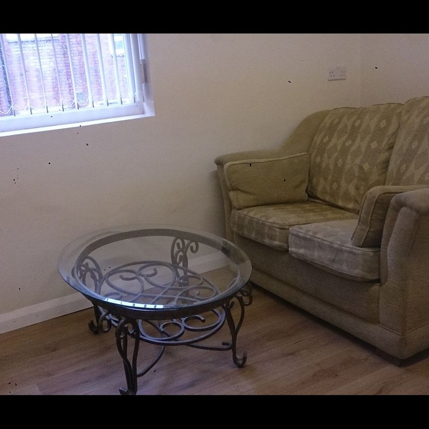 2 Bed Flat, Rufford Road, L6 - Photo 1