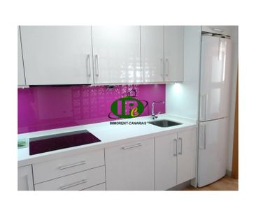 Renovierte Wohnung mit Fahrstuhl, und mit 3 Schlafzimmern. 1 Bad un... - Photo 2