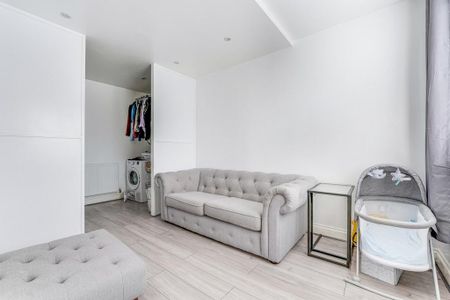 5 bedroom semi-detached house to rent - Photo 3