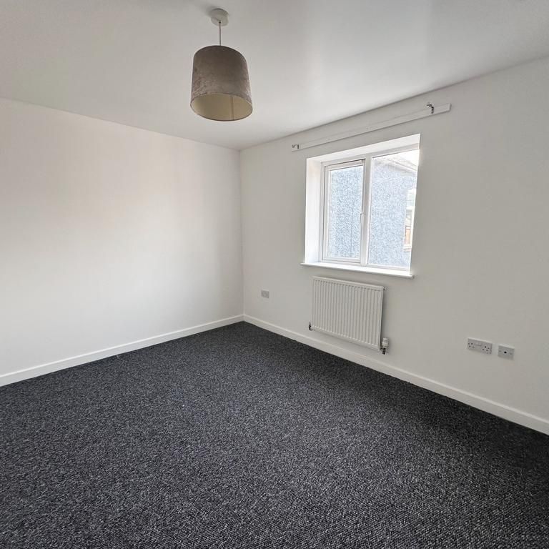 2 bedroom end of terrace house to rent - Photo 1