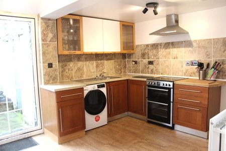 71 Euston Street, Belfast, BT6 9AF - Photo 4