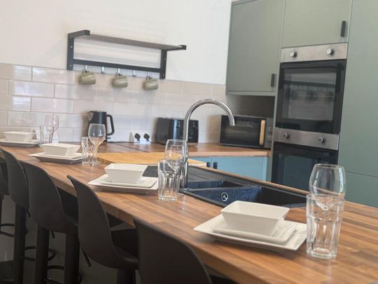 1 bedroom in a house share to rent - Photo 1