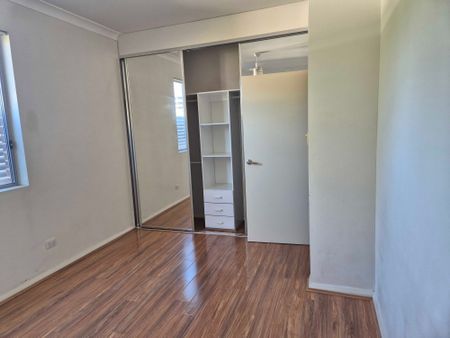 Wentworthville - Photo 3