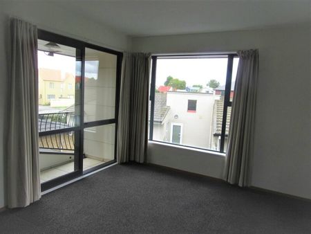 MODERN TOWNHOUSE – RICCARTON – 3 BEDROOMS - Photo 5