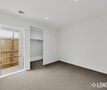 Modern Family Living In Beveridge - Photo 2