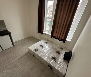 Room in a Shared Flat, Staplehurst Road, SE13 - Photo 2