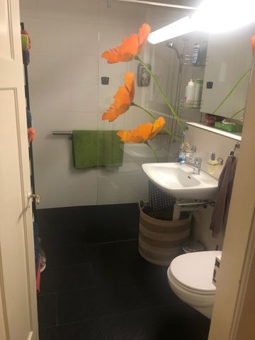 "Charmante 2.5-Zimmer-Altbauwohnung mit Balkon an zentraler Lage in Zürich" - Photo 5