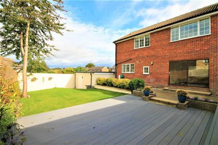 4 bedroom detached house to rent - Photo 2