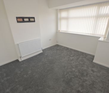 3 Bedroom Semi-Detached House - Photo 3