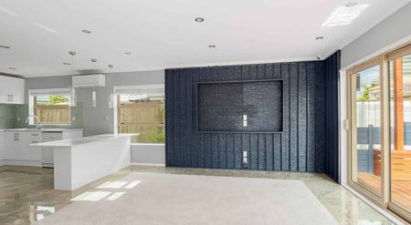 Premium living in Blockhouse Bay - Photo 2